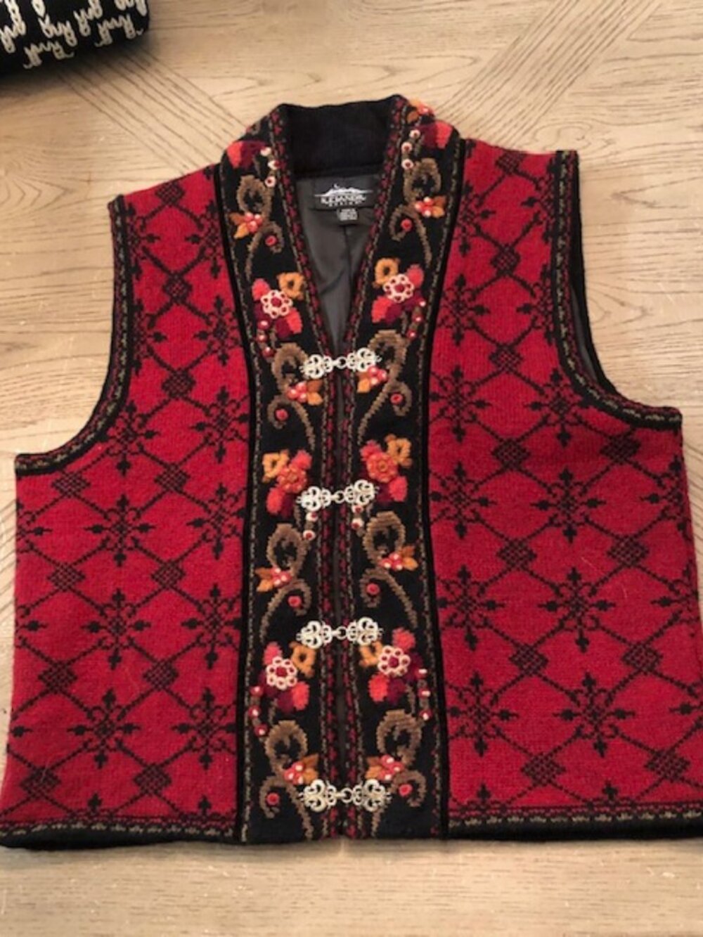 Icelandic Design wool vest size medium dark red flower metal hooks vintage